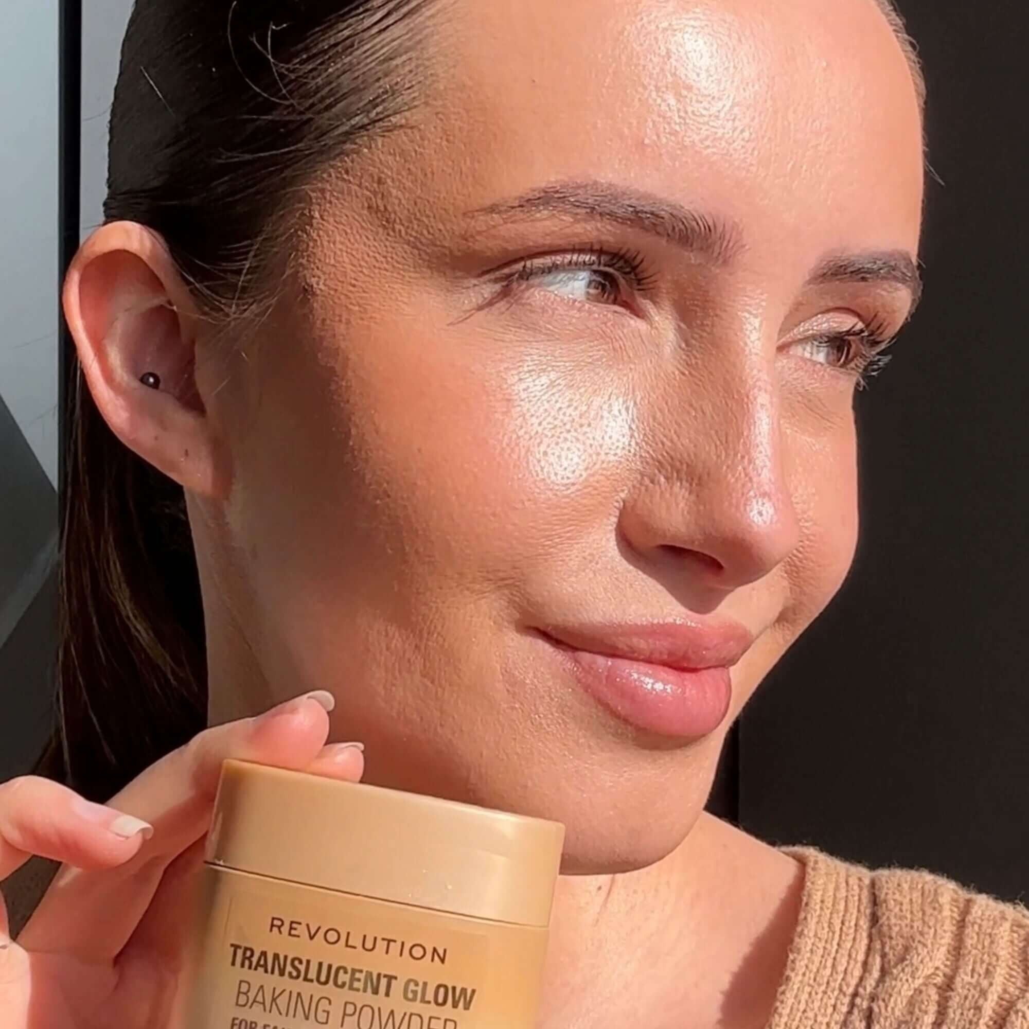 Revolution Translucent Glow Loose Baking Powder