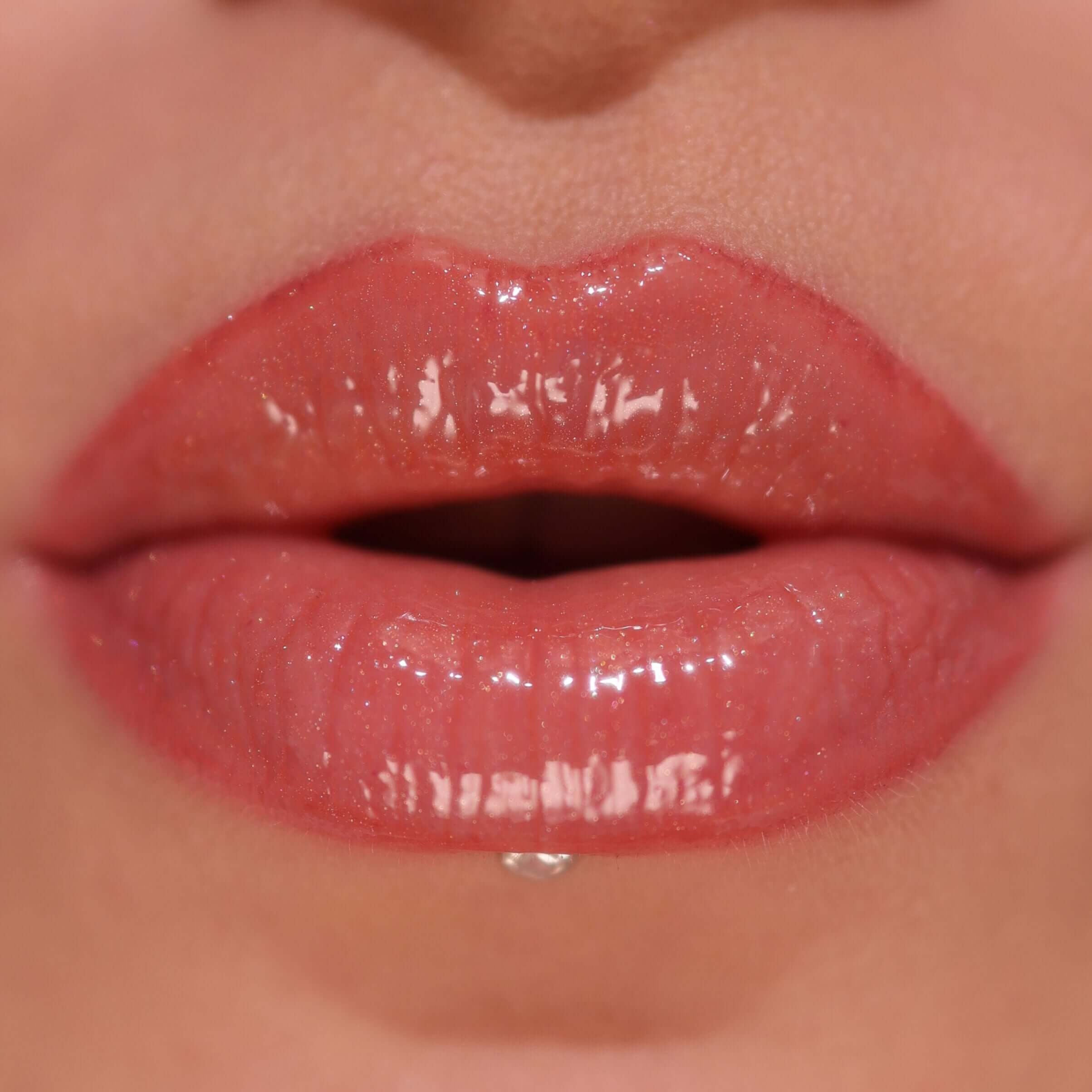 Revolution Pout Bomb Shimmer Gloss